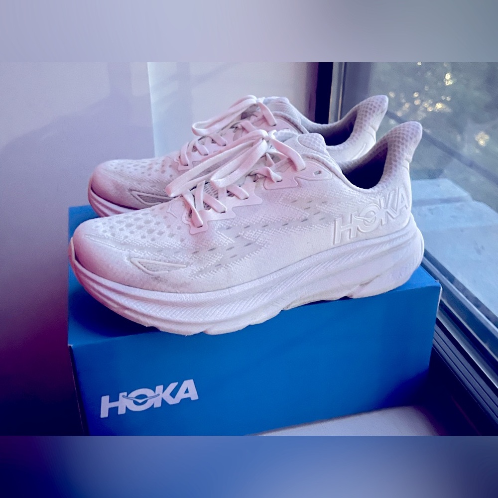 Hoka Clifton 9 W Sneakers in white